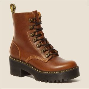Dr. Martens Leona in butterscotch